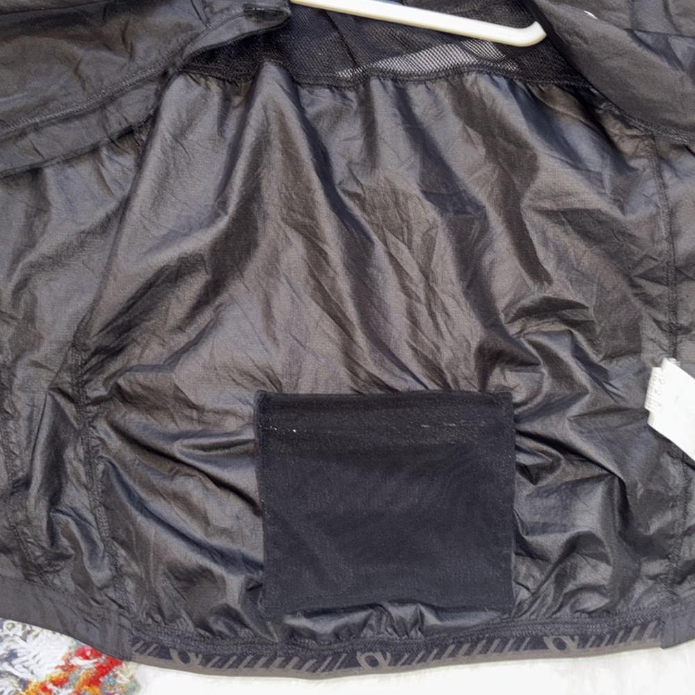 Bontrager Running Lightweight Packable Wind Jacket, Size M - Picture 11 of 16